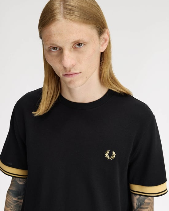 T-Shirt in Black - Image 5