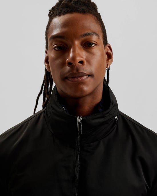 Basham Hooded Jacket in Zwart - Image 3