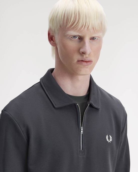 Sweatshirt in Dark Grey - Image 4