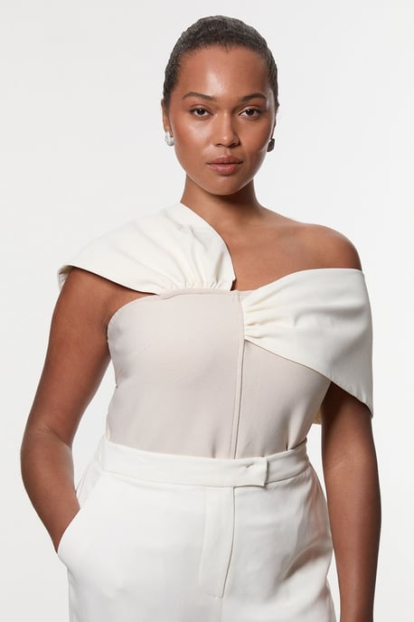 Plus Size Figure Form Bandage Knit Asymmetric Strap Top - Image 3