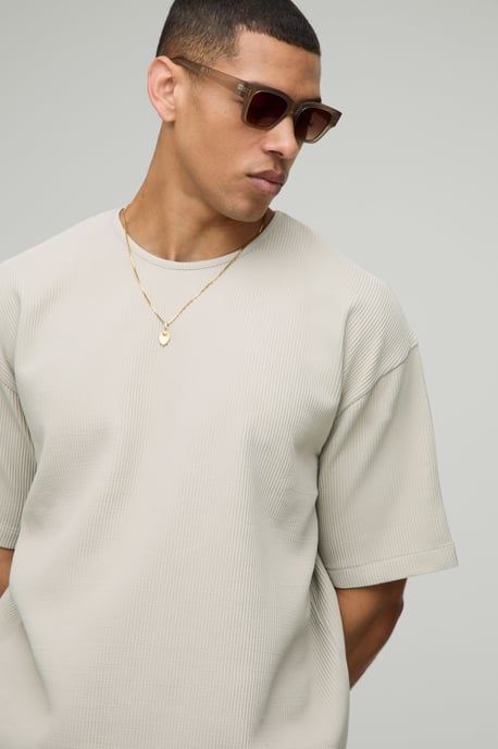 Oversized Boxy Pleated T-Shirt and Relaxed Fit Mid-Length Short Set - Image 3