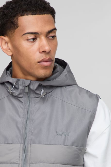 Regular Fit Lightweight Quilted Hooded Gilet - Image 3