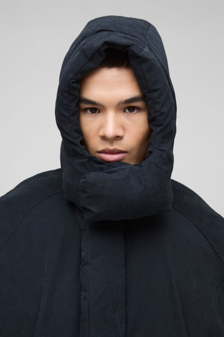 Man Extreme Heavy Padded Hooded Puffer Coat In Black - Image 3