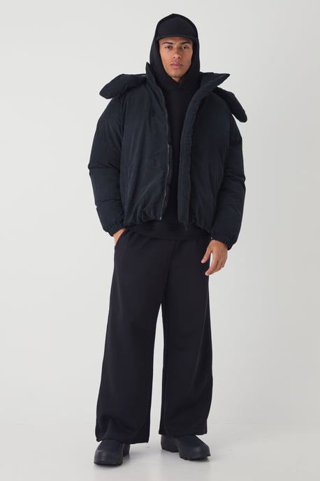 Man Extreme Heavy Padded Hooded Puffer Coat In Black - Image 4