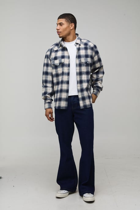 Pocket Embroidery Rigid Flared Jeans - Image 4