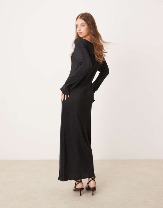 JDY bell sleeve plisse maxi dress in black - Image 4