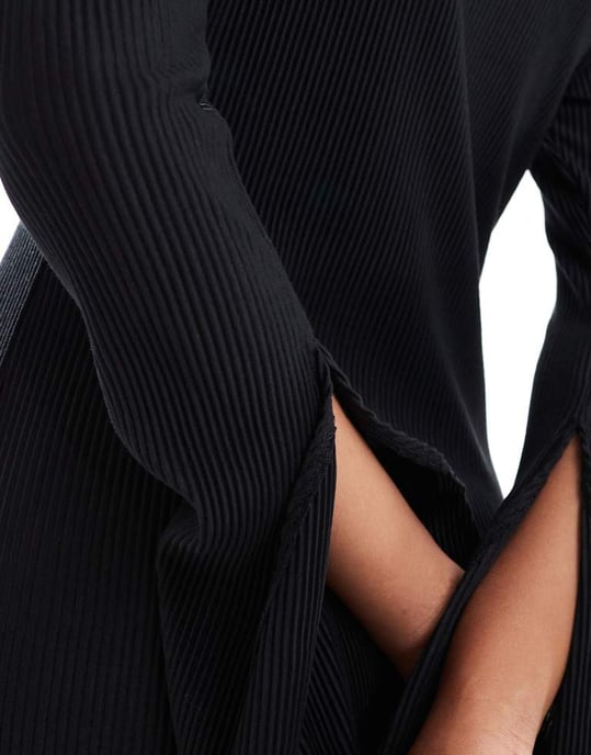 JDY Tall bell sleeve plisse maxi dress in black - Image 2