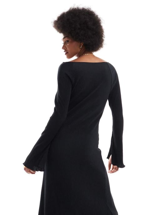 JDY Tall bell sleeve plisse maxi dress in black - Image 3