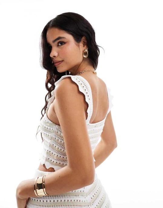 ASOS DESIGN virkat crop top med fyrkantig hals i neutral randkoordinator - Image 2