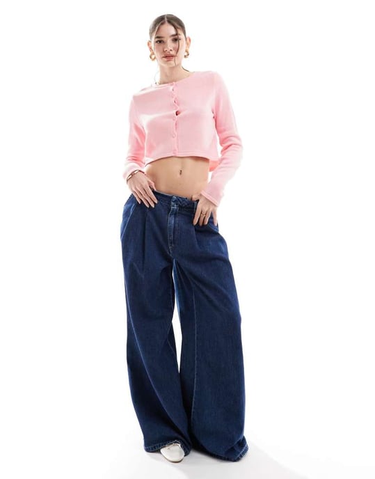 ASOS DESIGN stickad rundhalsad kort cardigan i rosa - Image 4