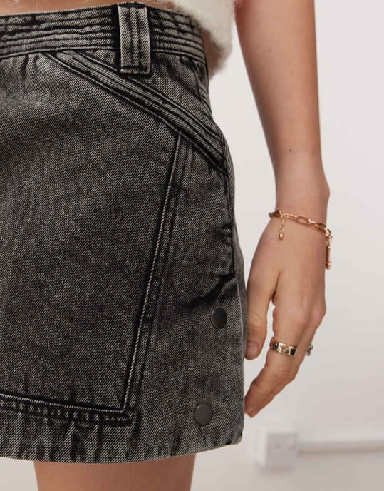 Reclaimed Vintage a-line denim mini skirt in washed charcoal - Image 4