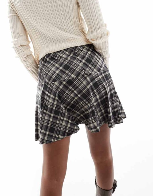 Noisy May elasticated mini skirt in black check - Image 4
