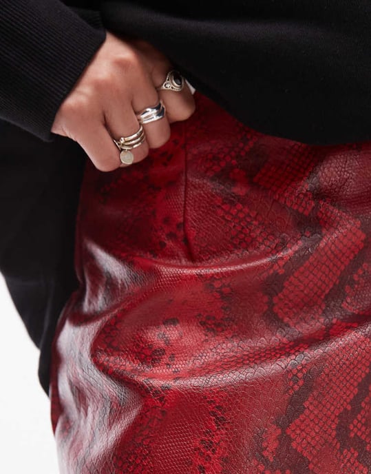 Topshop faux leather editor pelmet in red snake - Image 2
