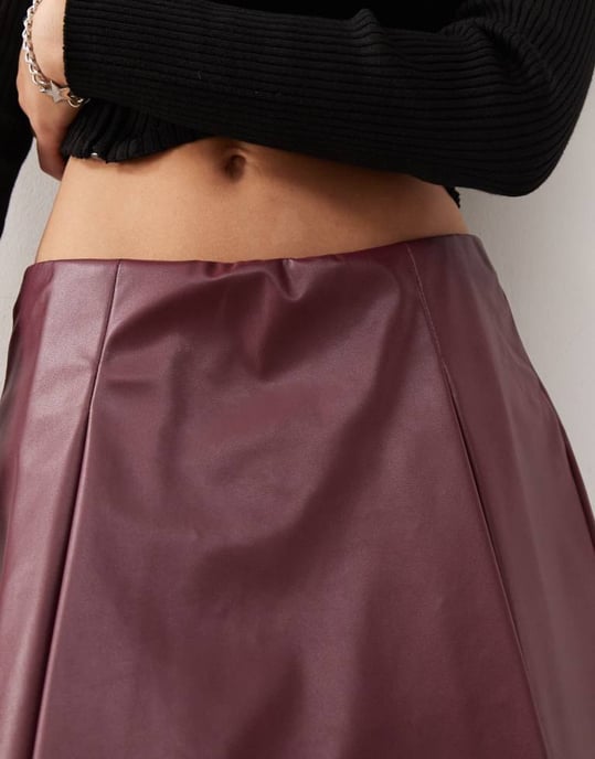 Reclaimed Vintage PU skort in burgundy - Image 3