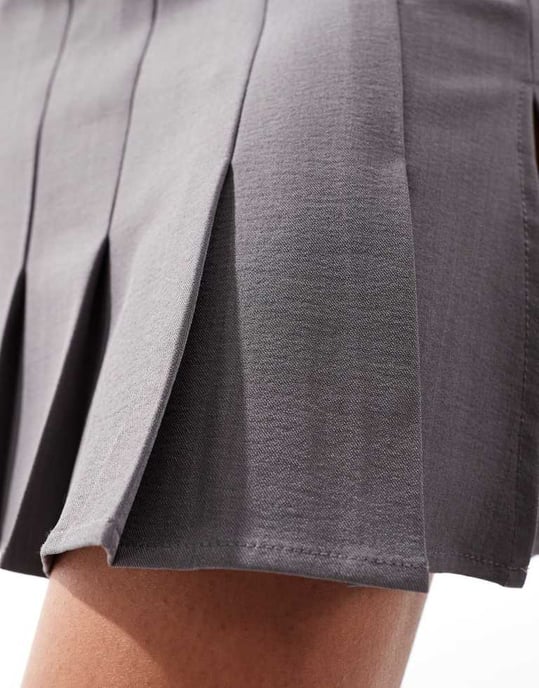 Noisy May pleated skirt with thigh split in grey - Image 3