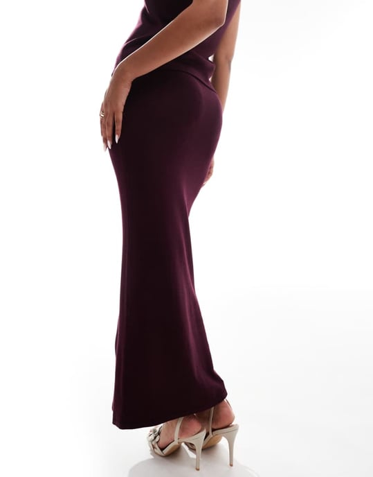 Kaiia exclusive fine knit column maxi skirt co-ord in burgundy - Image 3
