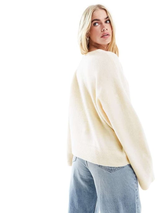 ASOS DESIGN boxig crew neck-tröja i krämfärg - Image 4