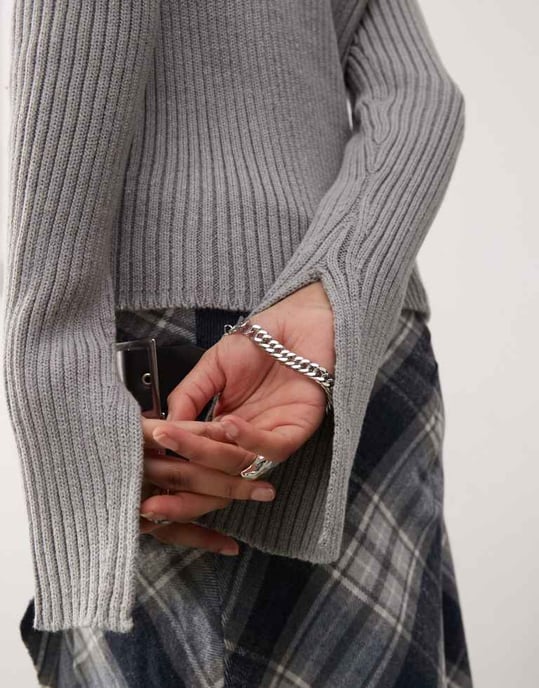 Collusion chunky ribbed knitted jumper with split cuffs in grey - Image 4