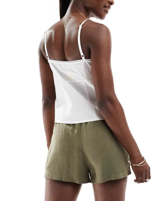 Miss Selfridge linen blend pull on shorts in khaki - Image 2