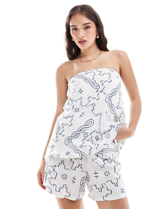 ONLY geo print shorts in white - Image 3