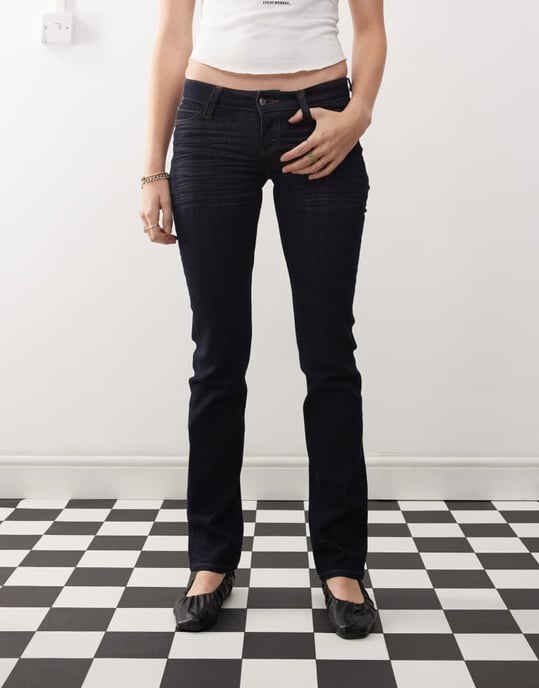 Cheap Monday Sleezie Straight ben låg midja super stretch jeans i blå tvätt - Image 4