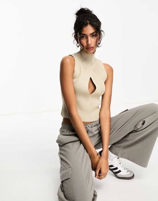 Sixth June stickad crop top i beige - Image 3
