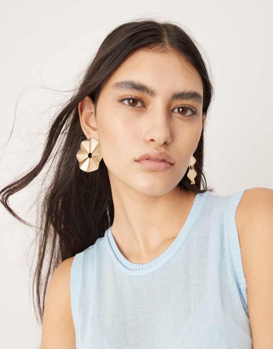 ASOS EDITION virkade genomskinliga ärmlösa maxiklänning i blå ombre - Image 2