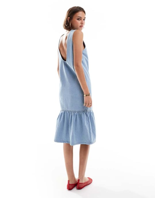 ASOS DESIGN denim klänning med sänkt midja i blek färg - Image 4