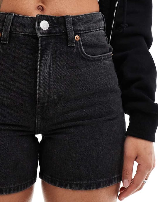 Weekday Eya hög midja denimshorts i echo black wash - Image 3