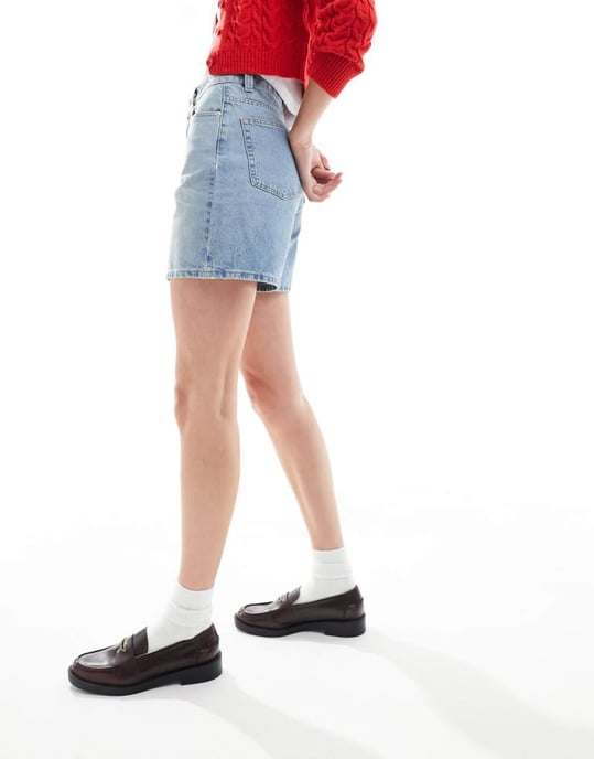 ASOS DESIGN Lång denim pappashorts i ljustvättad blå - Image 4