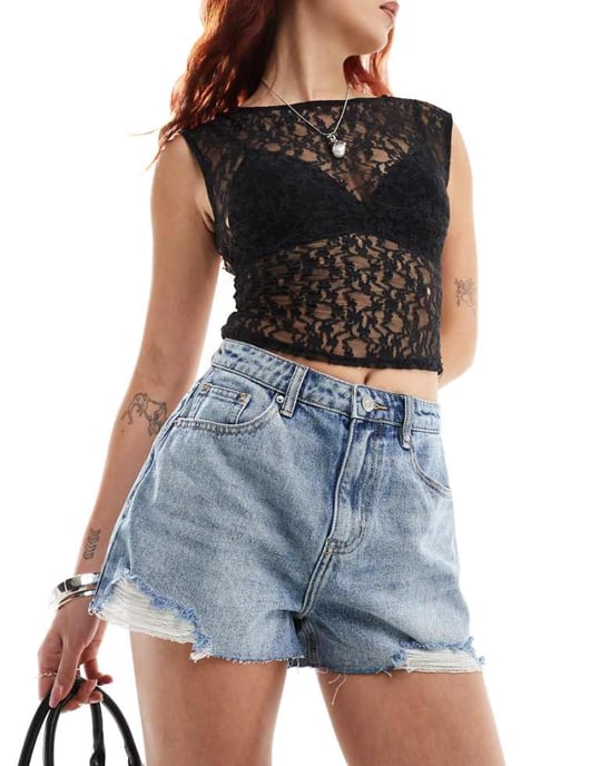 Urban Revivo råkantade avslappnade shorts i ljus tvättad blå - Image 1
