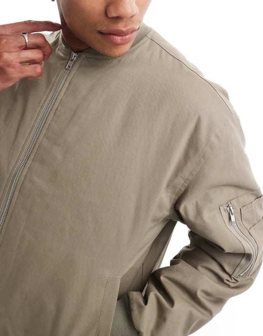 ASOS DESIGN oversized bomberjacka med fickor i brunt - Image 3