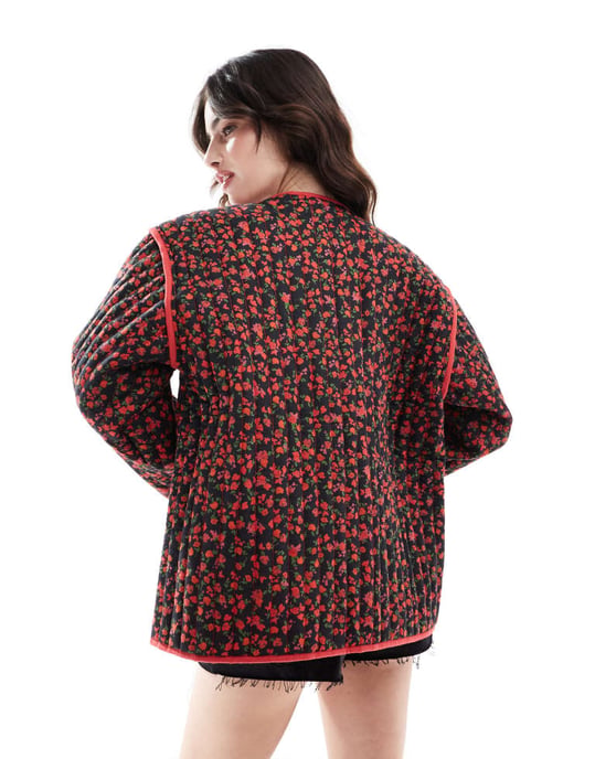 ASOS DESIGN vadderad blommig jacka i röd - Image 4