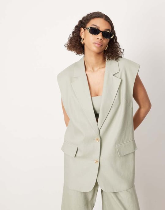 ASOS EDITION lång klänning västkoord i dämpad grön - Image 1