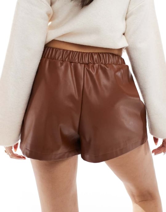 Miss Selfridge fusk läder shorts i tan - Image 2