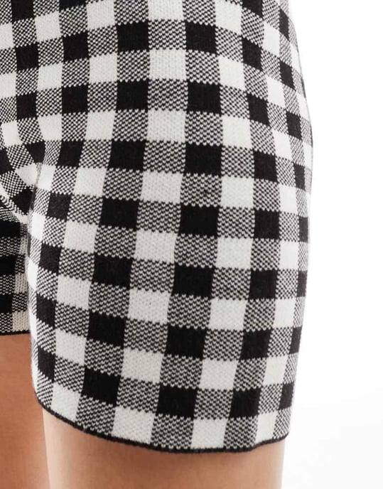 ASOS DESIGN rutiga stickade shorts i svart - Image 3
