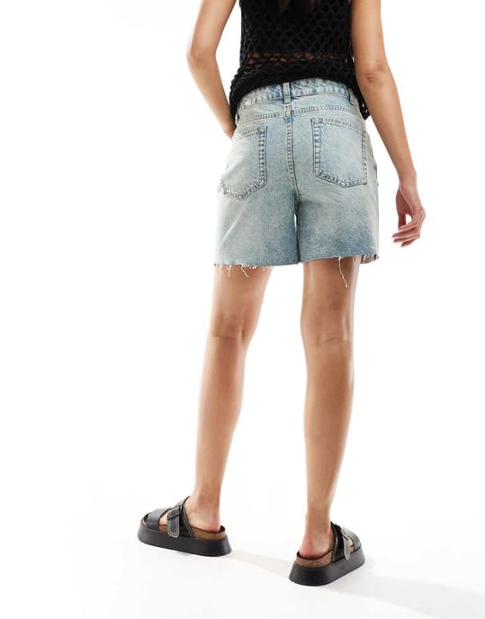 ASOS DESIGN korsad front midje denim pappa shorts i blekt vintage tvätt - Image 2
