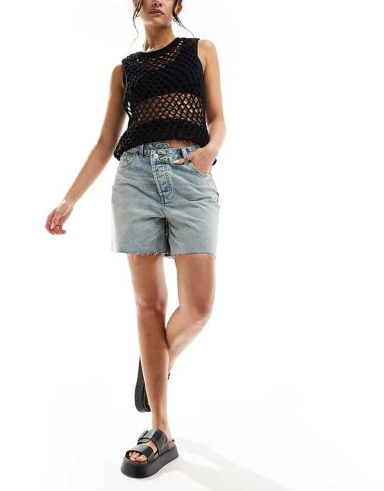 ASOS DESIGN korsad front midje denim pappa shorts i blekt vintage tvätt - Image 4