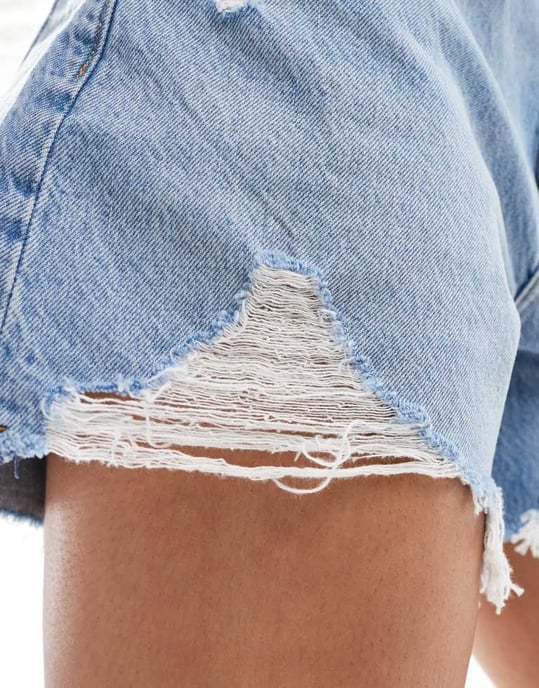 Abercrombie & Fitch baggy passform lågmidjade jeansshorts i ljus tvätt - Image 2