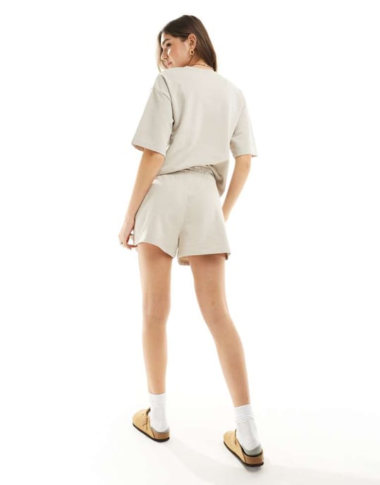Lindex Liza lounge shorts i krämfärgad - Image 2