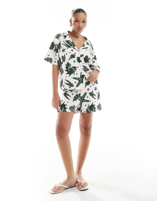 ASOS DESIGN shorts-set i snäcksprint - Image 2