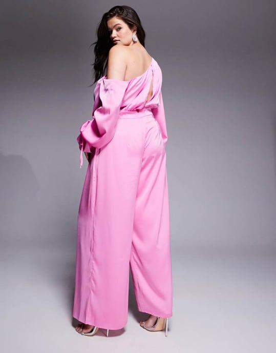ASOS LUXE Curve satäng off-shoulder vida byxor jumpsuit med rosett i rosa - Image 3