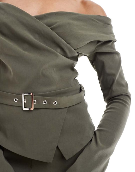 ASOS DESIGN Tall skräddarsydd bardot jumpsuit med bälte i khaki - Image 2