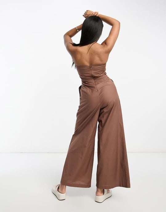 ASOS DESIGN bandeau jumpsuit i linne-liknande material med avtagbara axelremmar i brun - Image 4