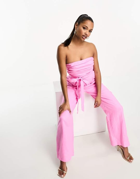 Forever New Petite bandeau byxdress med vida ben i rosa - Image 3