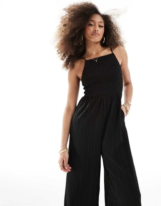 ASOS DESIGN ribbad halterneck jumpsuit i svart - Image 4