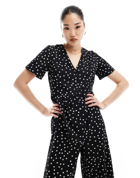 ASOS DESIGN kortärmad t-shirt jumpsuit i monokrom prickig mönster - Image 4