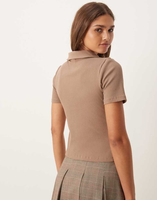 Vila kortärmad ribbad stickad polo topp i brun - Image 4
