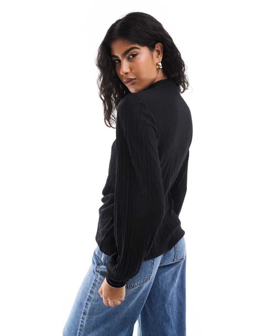Vero Moda långärmad plisserad topp i svart - Image 3