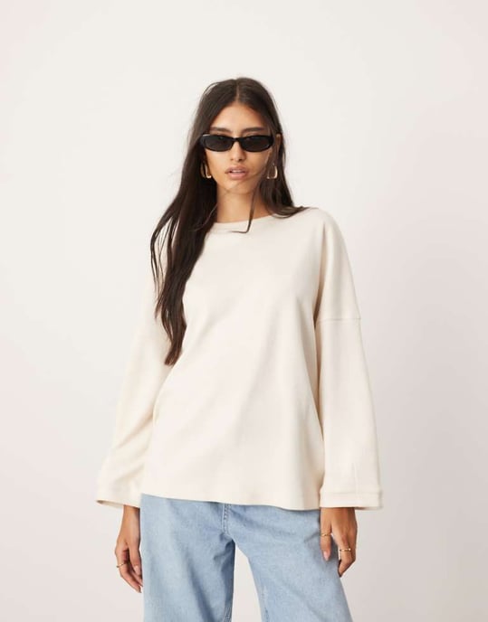 ASOS EDITION strukturerad tyngre jersey topp med sömdetaljer i elfenben - Image 1